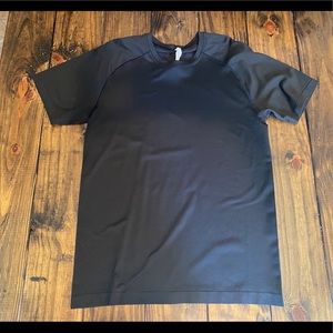 Black lululemon men’s tshirt